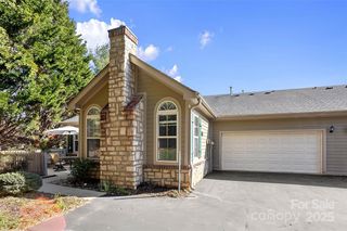 17 Outlook Cir, Swannanoa, NC 28778