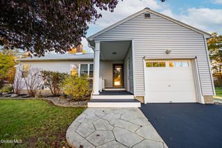 9 Veeder Drive, Albany, NY 12205