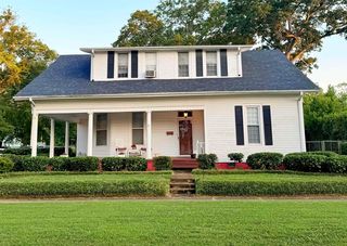 408 6th St, Tuscumbia, AL 35674