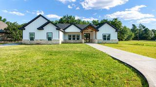 1504 Deer Trl, Commerce, TX 75428