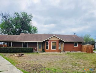 104 Plains Dr, Martindale, TX 78655