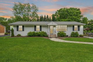 3113 Clearview Dr, Roanoke, VA 24018