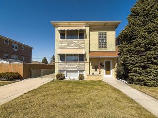 5948 W  79th St #2, Burbank, IL 60459