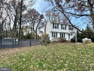 1700 Fetlock Ct, Sykesville, MD 21784