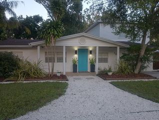 10905 N  50th St, Tampa, FL 33617