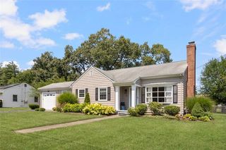5 Beverly Dr, Lincoln, RI 02865