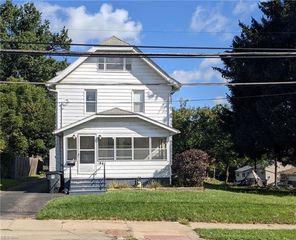 1861 Newton St, Akron, OH 44305