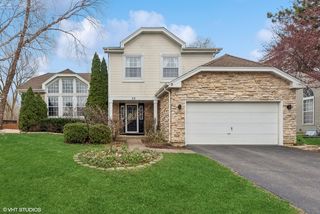 22 Mustang Ct, Streamwood, IL 60107