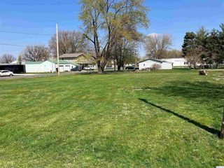 108 S  Cedar St, Bowen, IL 62316