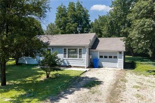 127 W  3rd St, Tonganoxie, KS 66086