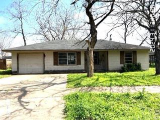 109 S  Ringgold St, West Columbia, TX 77486