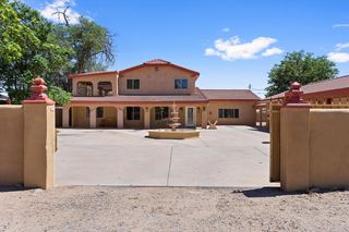 312 Camino Siete SW, Albuquerque, NM 87105