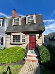 3 Frost Ln, Marblehead, MA 01945