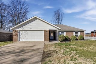 2102 SE K St, Bentonville, AR 72712