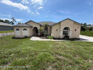 7061 Ovenbird Rd, Weeki Wachee, FL 34613