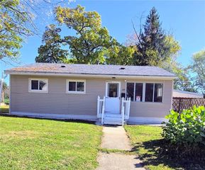 223 Emerson Ave, Farrell, PA 16121