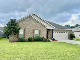 102 Middlebury Ct, Dothan, AL 36301