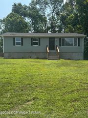102 Charlotte Way, East Stroudsburg, PA 18302