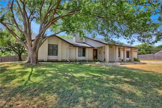 1704 Great Oaks Dr, Round Rock, TX 78681