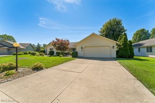 32723 Fallhaven Cir, North Ridgeville, OH 44039