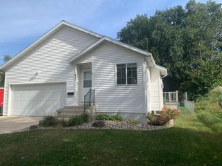 417 S  Yale Ave, Litchfield, MN 55355