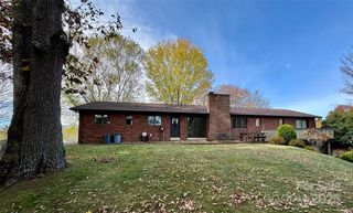 165 Strawberry Ln, Clyde, NC 28721