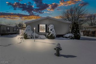 165 Ashwood Ave, Elyria, OH 44035