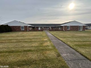 32731 Valley Dr, Warren, MI 48093