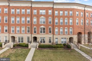 7919 Crescent Park Dr, Gainesville, VA 20155