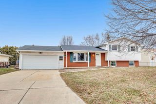 1122 Valley View Rd, Green Bay, WI 54304