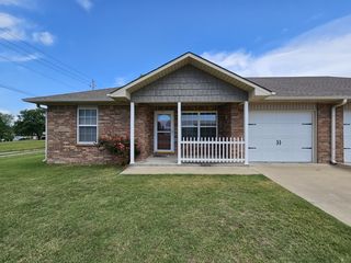 103 & 105 W  11th St #105, Grove, OK 74344