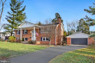 8903 Hazel Dr, Manassas, VA 20110