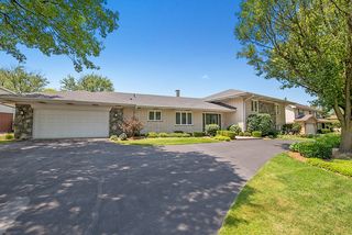 149 Carriage Way, Burr Ridge, IL 60527