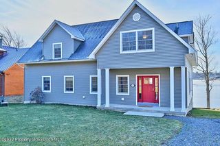 156 Willow Ave, Greenfield Township, PA 18407