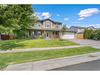 407 NE Quail Ct, Hermiston, OR 97838