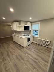 16 Magnolia Ave #102, Gloucester, MA 01930