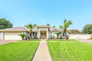 1010 King Ln, Laredo, TX 78045
