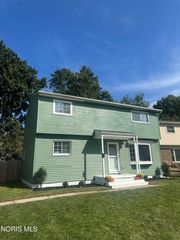 4160 Dahlia Dr, Toledo, OH 43611
