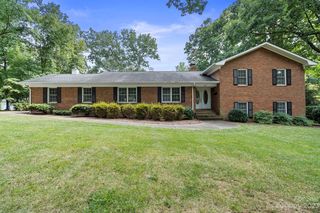 206 8th St NE, Conover, NC 28613