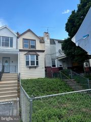 7037 Clover Ln, Upper Darby, PA 19082