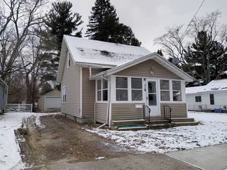 318 Paris Ave, Lansing, MI 48910