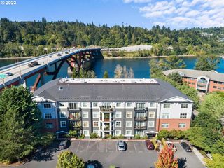 196 SE Spokane St #203, Portland, OR 97202