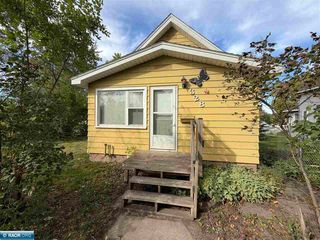 328 9th St SW, Chisholm, MN 55719