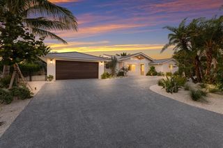 615 Concord Ln, Holmes Beach, FL 34217