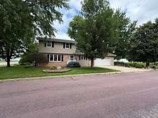 1134 10th St, Westbrook, MN 56183