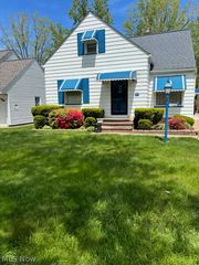 19205 Sunset Dr, Warrensville Heights, OH 44122