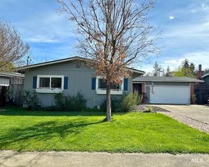 75 Fairview Court, Ukiah, CA 95482