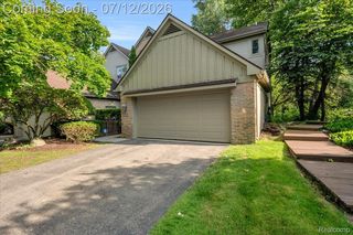 37418 Legends Trail Dr, Farmington, MI 48331