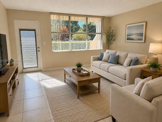 8851 Sunrise Lakes Blvd #112, Sunrise, FL 33322