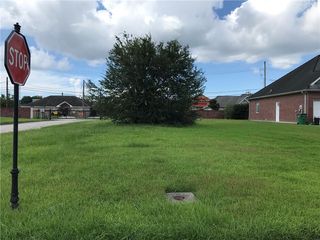 Oak Dale Dr, Gretna, LA 70056